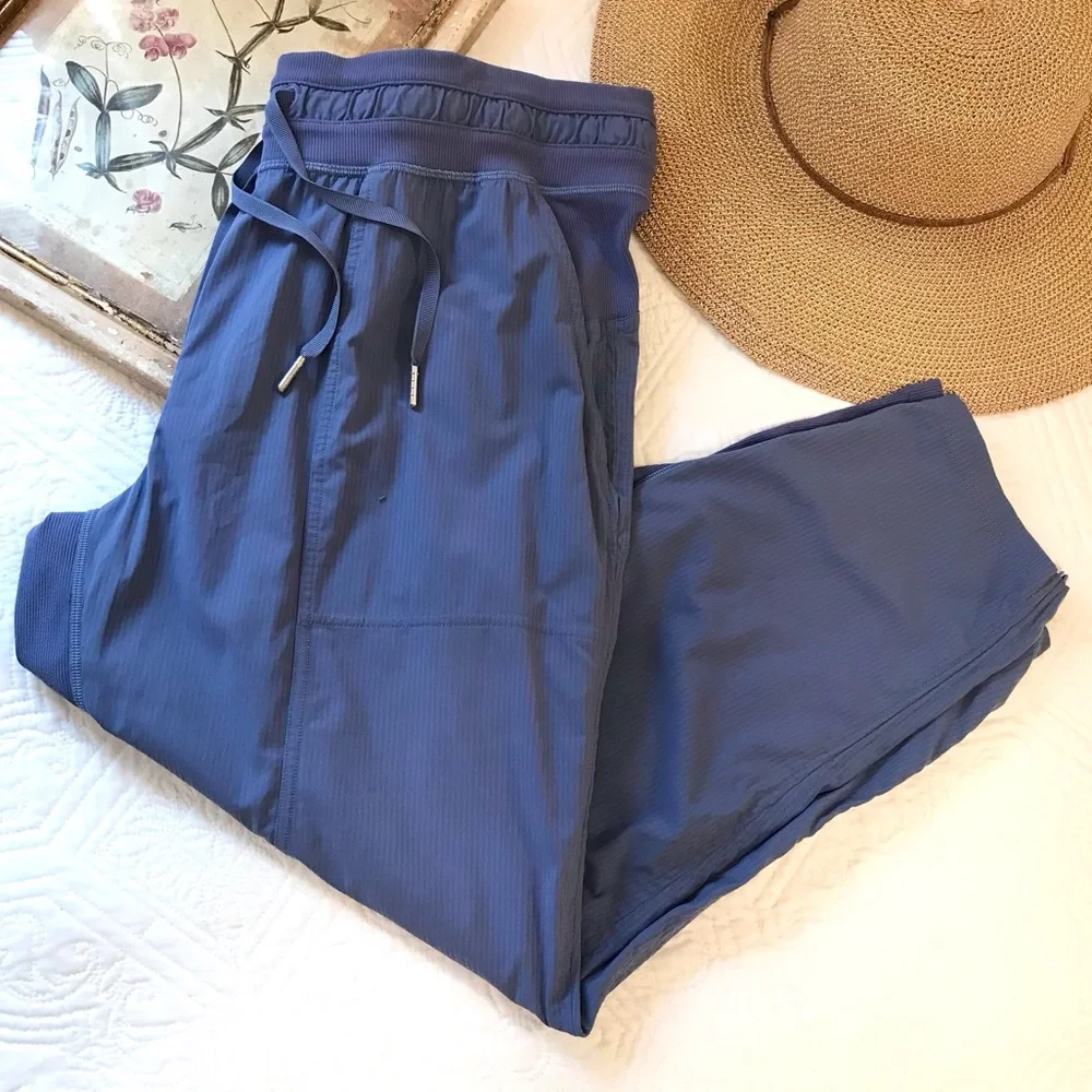 Lululemon Dance Studio MR Crop Pitch Blue